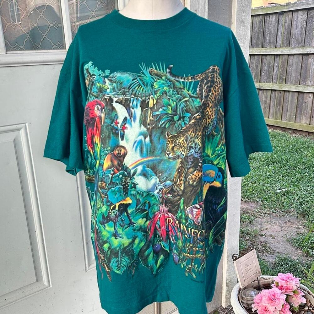 1990s single stitch green and multi-coloured jungle parrot tee Size Large